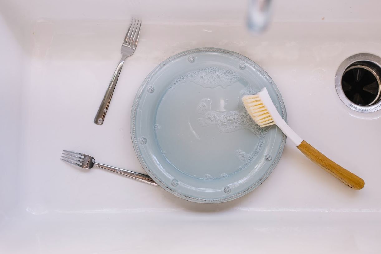How to Wish Dishes So That You Save Soap, Water, and Time