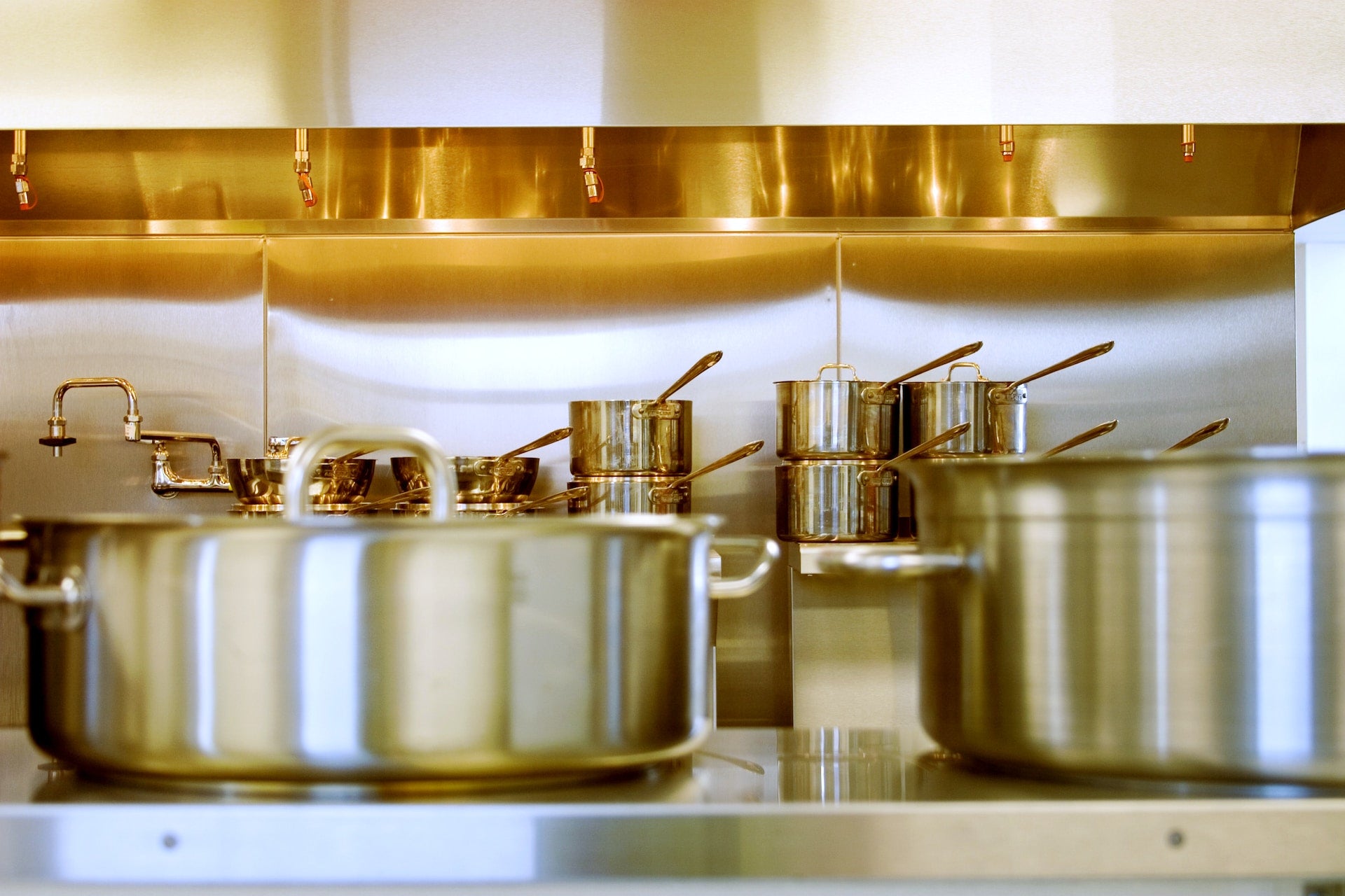 How to Clean Stainless Steel Surfaces at Home