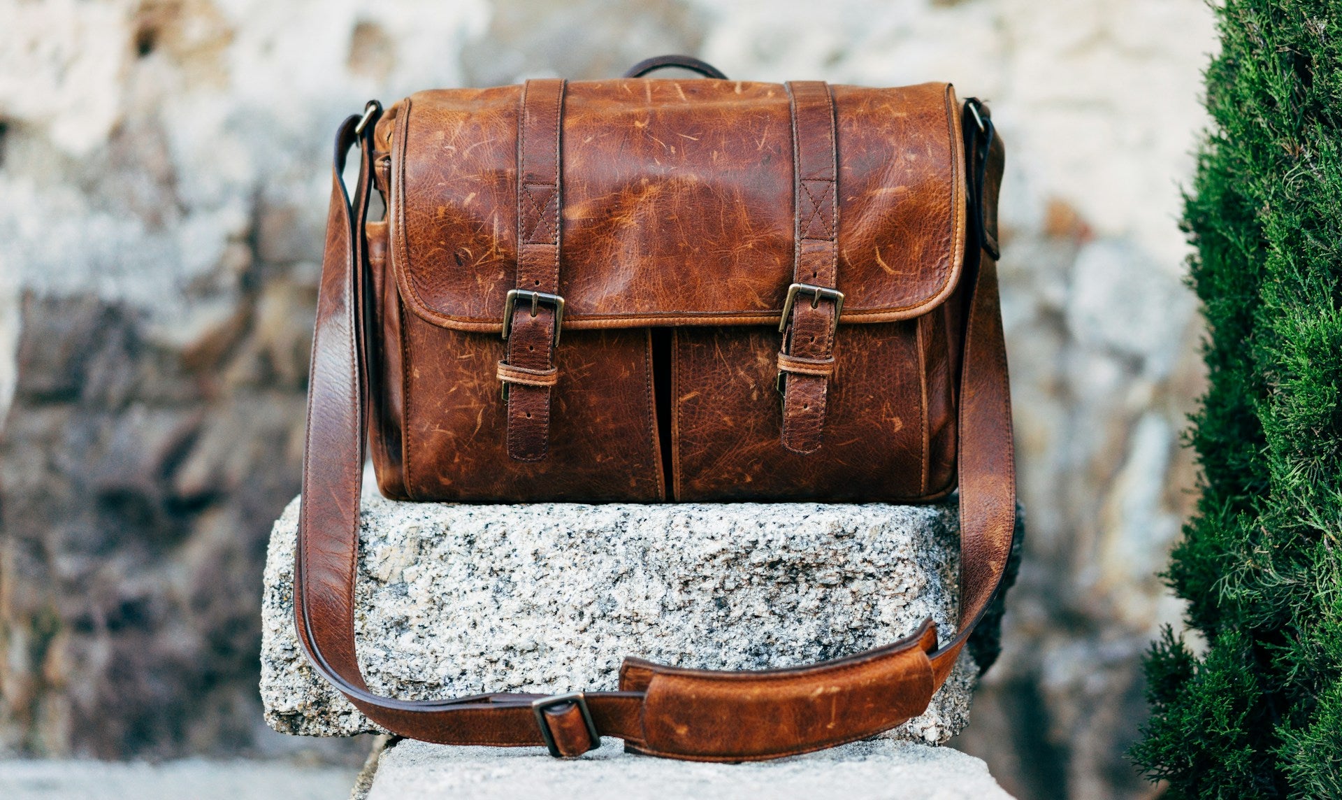 How to Keep a Leather Purse Clean