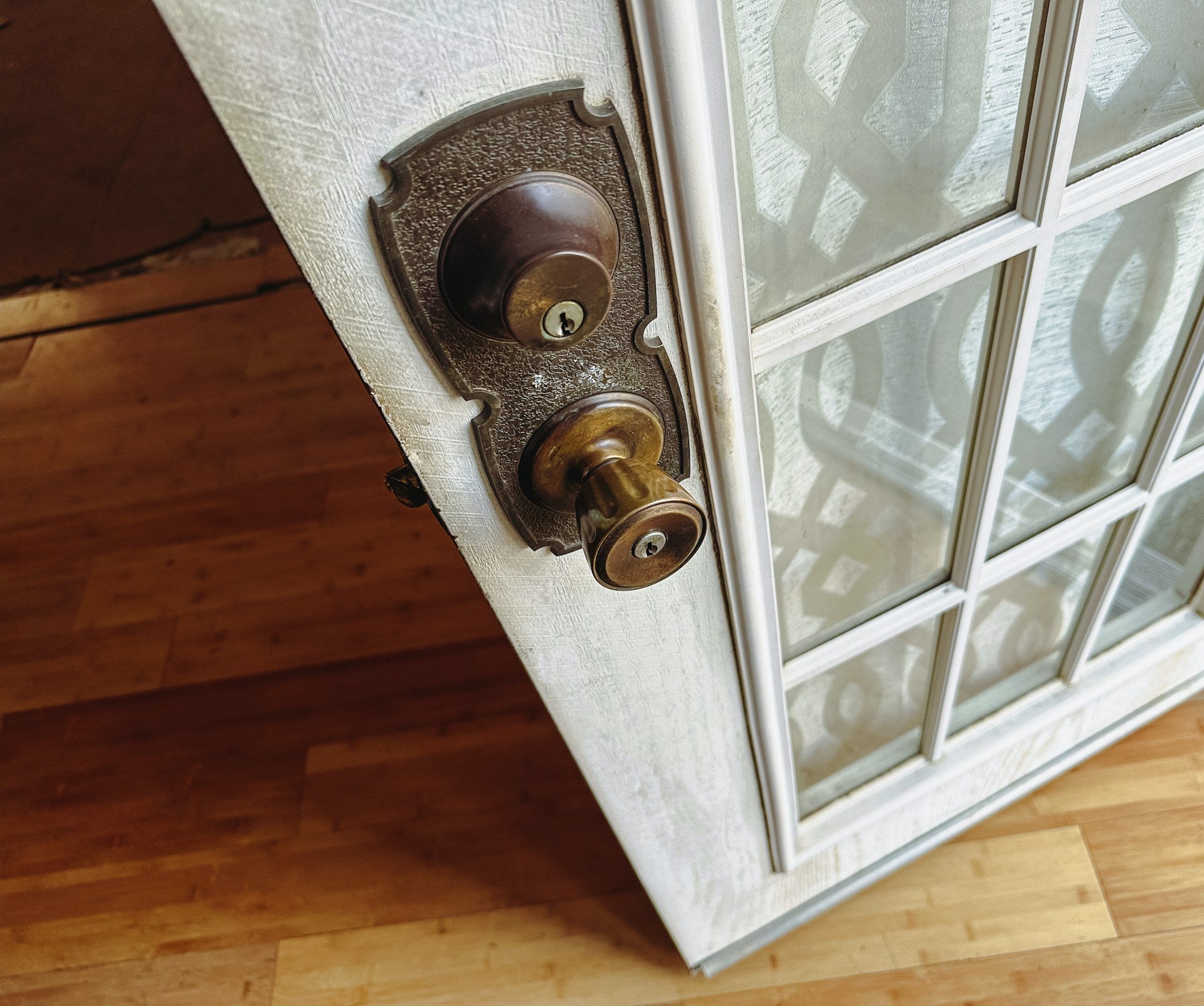 10 Frequently Missed Spots That Make Your Home Feel Spotless
