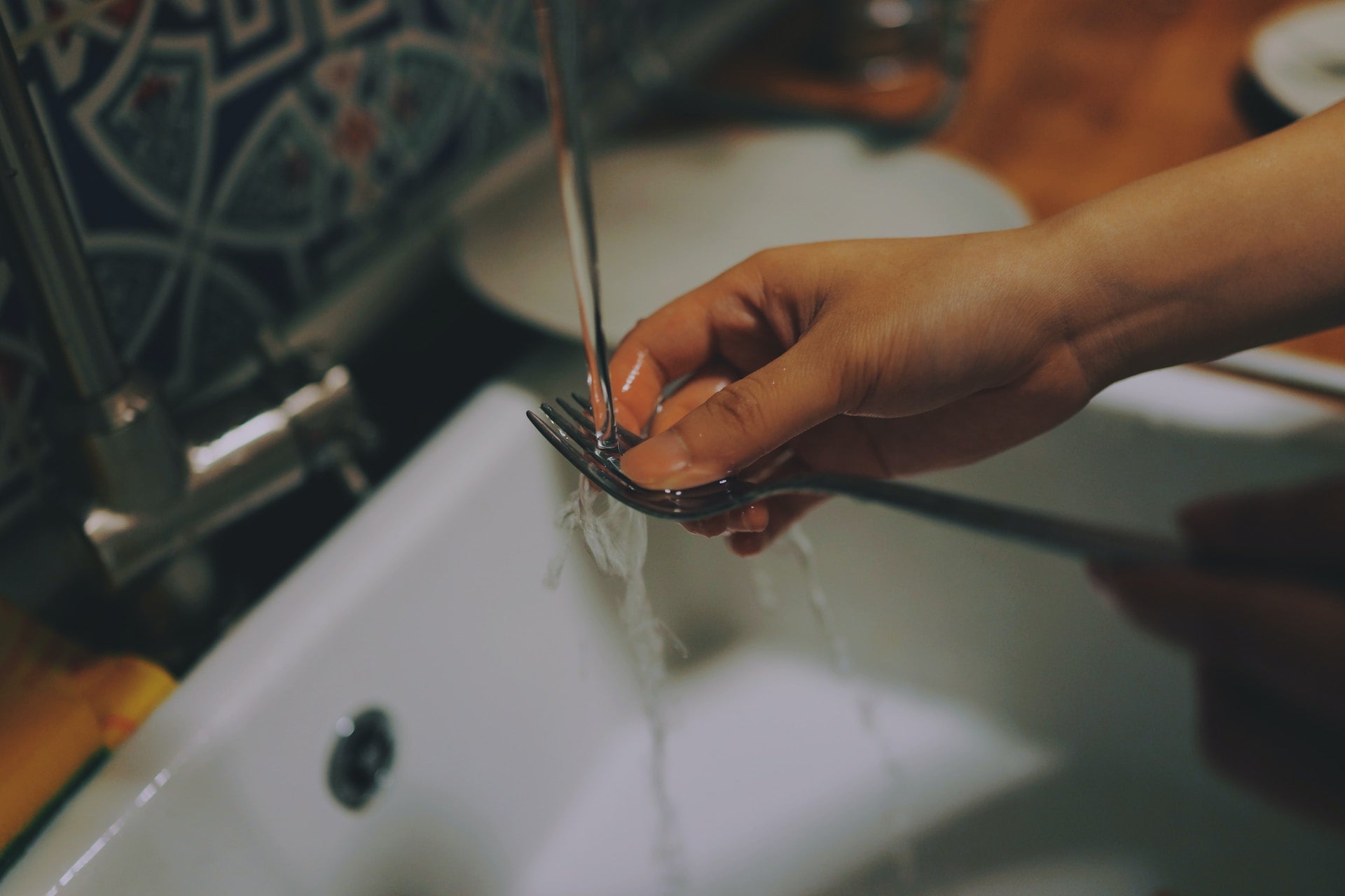 Is It Safe to Use Laundry Detergent to Wash My Dishes?