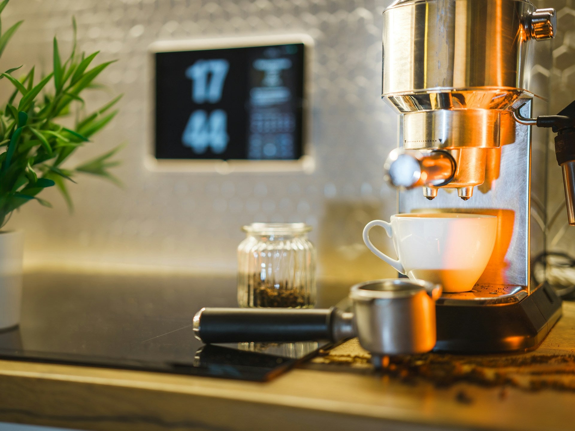 How to Thoroughly Clean Your Coffee Maker Without Vinegar