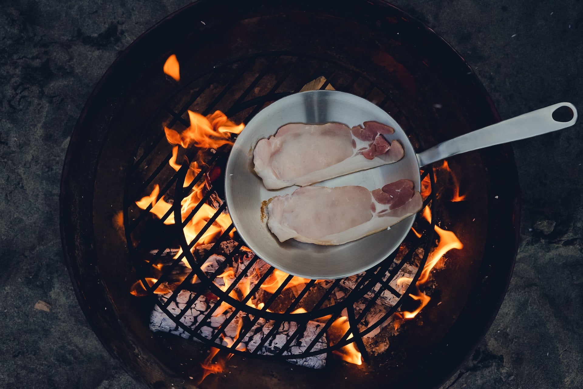 How to Clean Bacon Grease From Pans