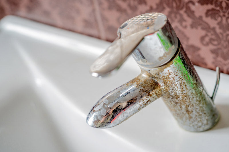 5 Methods for Removing Hard Water Spots
